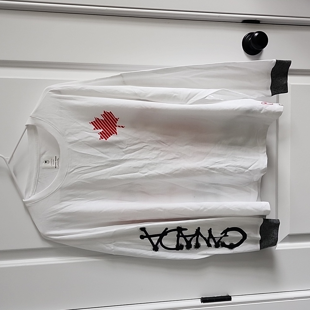Hudson's Bay Womens Tokyo Olympics Canada Graffiti Long Sleeve shirt, Size Large
